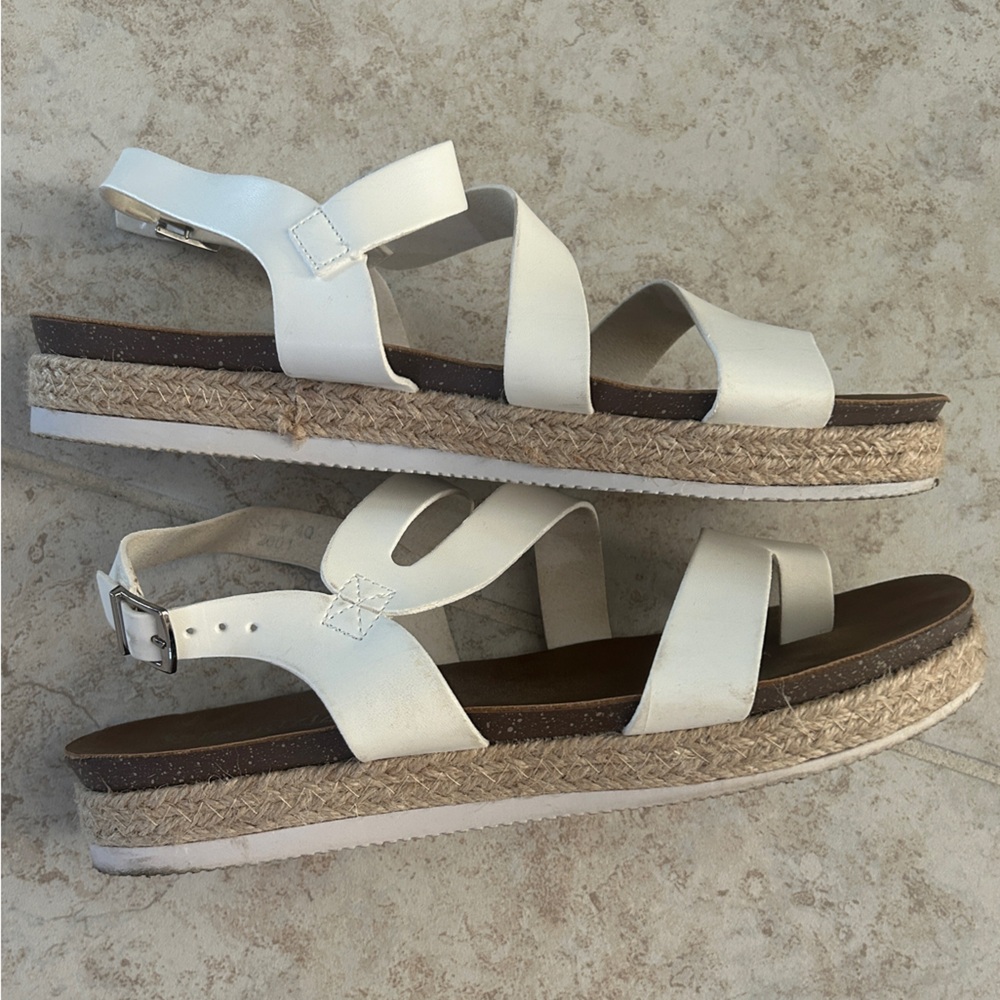 Patrizia by Spring Step Kalissa Espadrille Platform Sandal, White, Size 9 - Picture 4 of 6